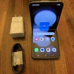 Samsung Z Flip 5 UNLOCKED 256 Gb Great Condition