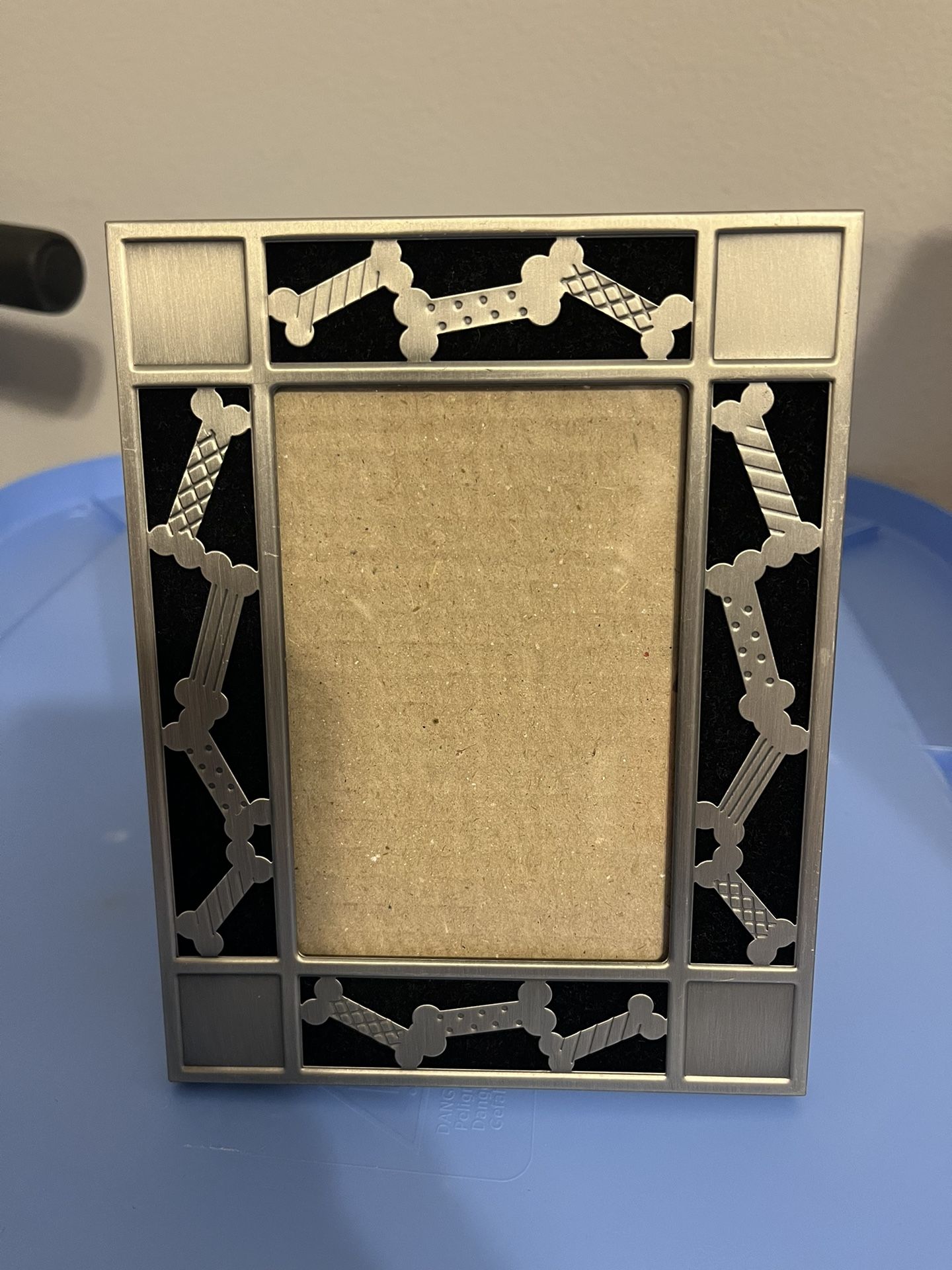 Cute doggie frame fits 3 x 4 1/2 size picture