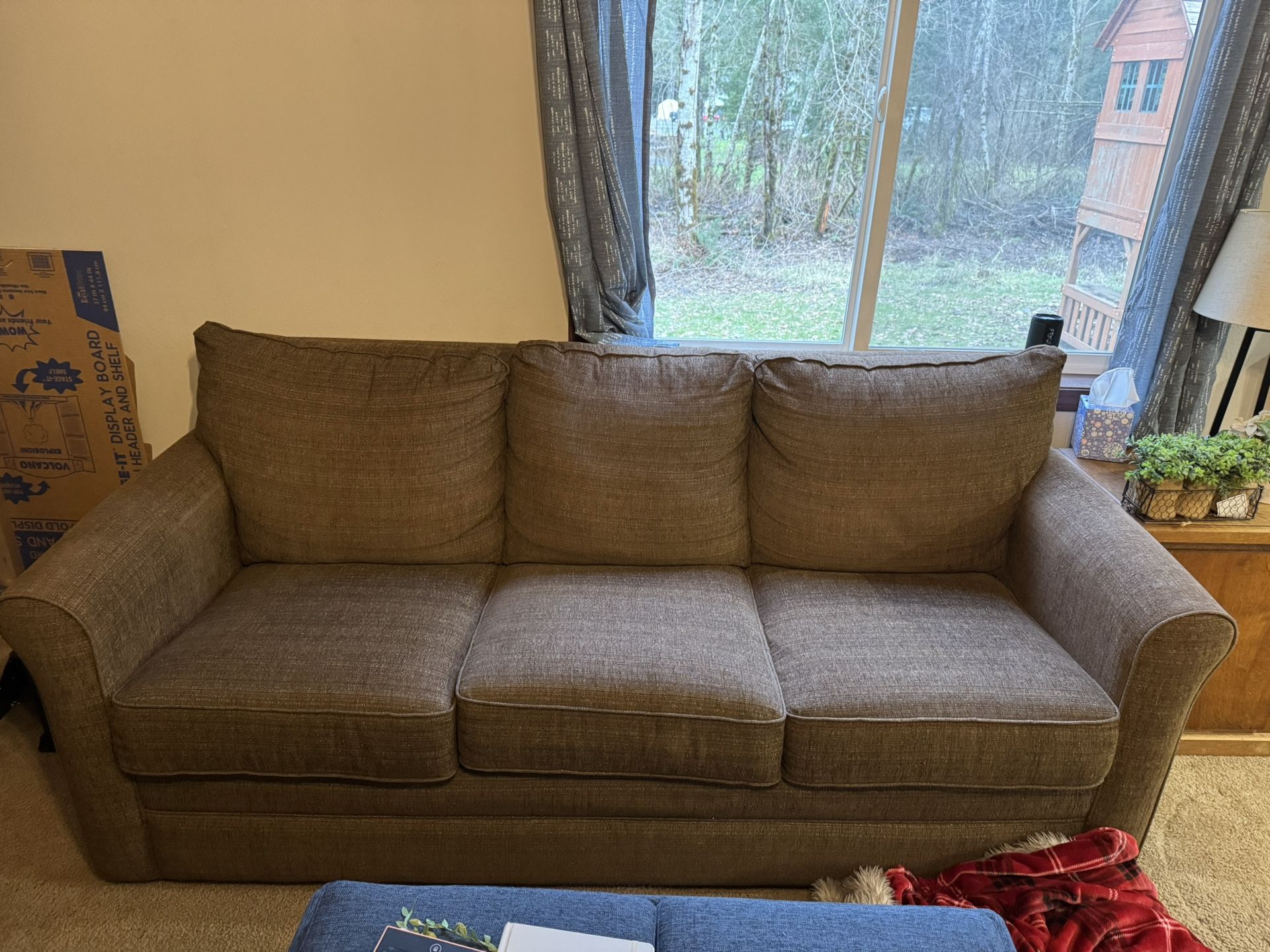 Lazyboy Sofa // Hide-a-bed