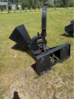 Hydraulic wood chipper, skid steer attachment