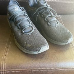 Puma Men's Black Athletic Running Shoes 