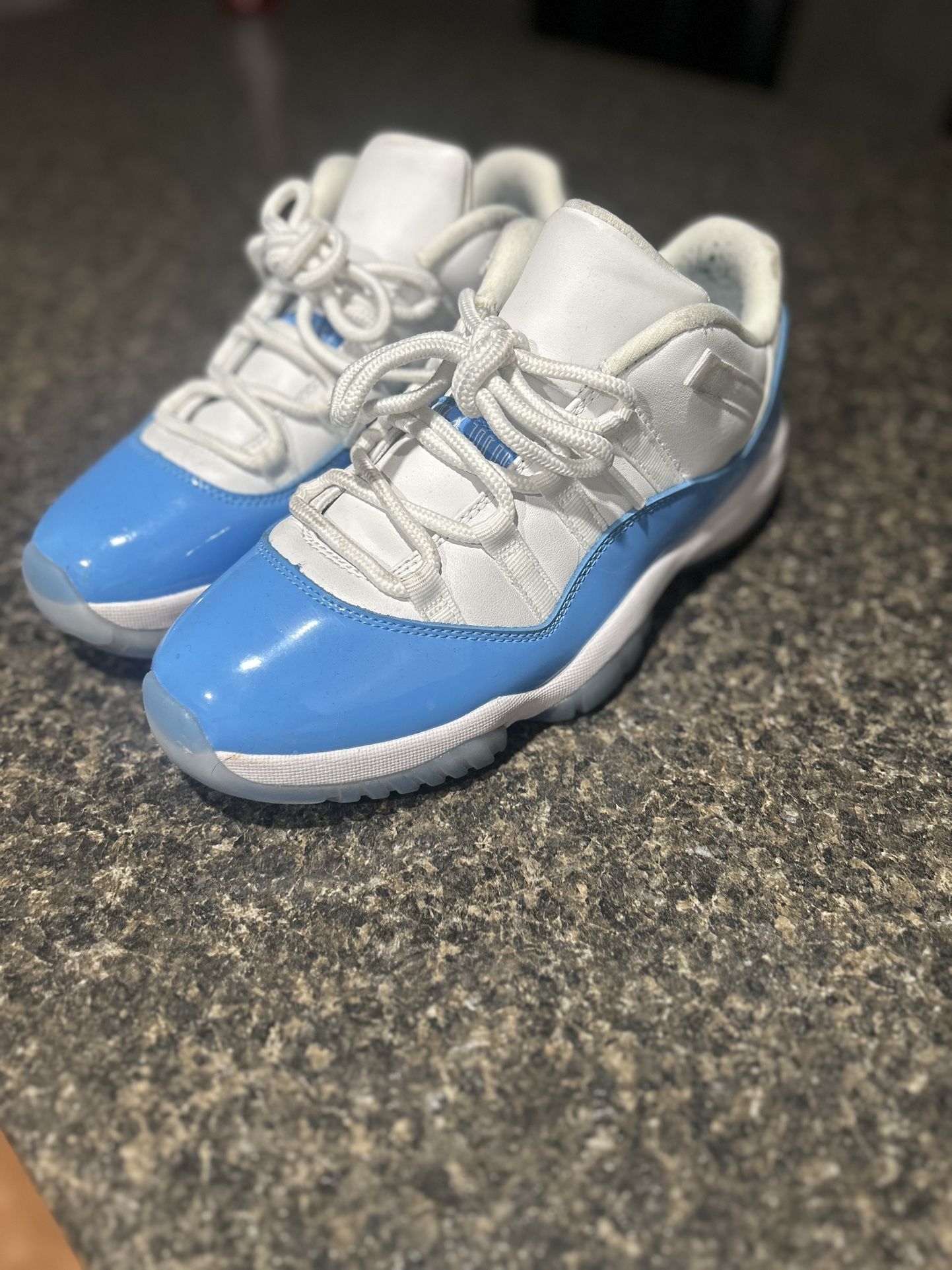 Jordan 11 Low “UNC”