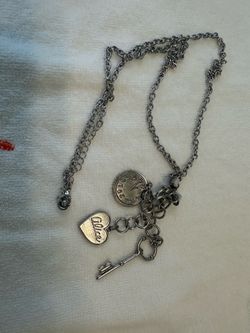 Assorted accessories/ necklaces