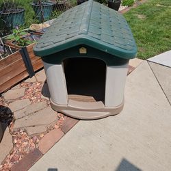 Outdoor Dog House 