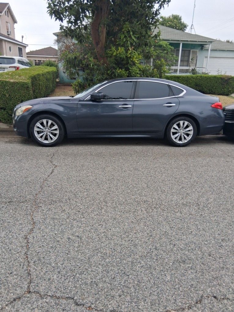 2011 Infiniti M37