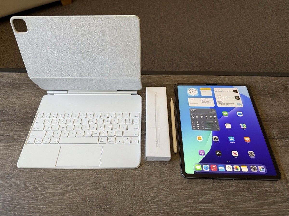 iPad Pro 12.9 5th Gen - 256gb Cellular - w/ Apple Pencil & Magic Keyboard