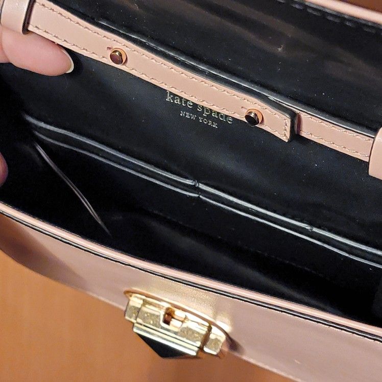 NEVE CONVERTIBLE FLAP CROSSBODY IN ROSY CHEEKS/BLACK/SPARROW