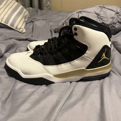 Jordans , Jordan max Aura White Metallic Gold Black