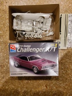 AMT 1970 Dodge Challenger R/T 1:25th scale