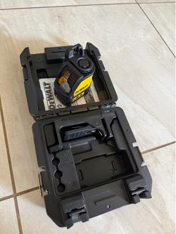 DEWALT Self-Leveling Cross-Line Laser Level