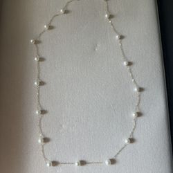 Freshwater pearl necklace with 18KT gold chain and clasp