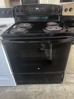 Black GE Stove