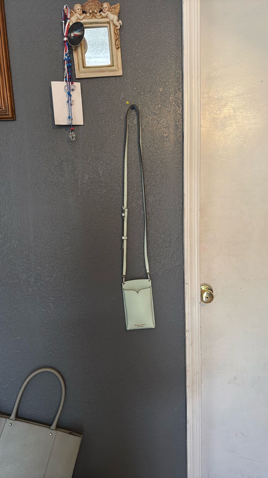 Kate Spade phone purse  Mint green Good 