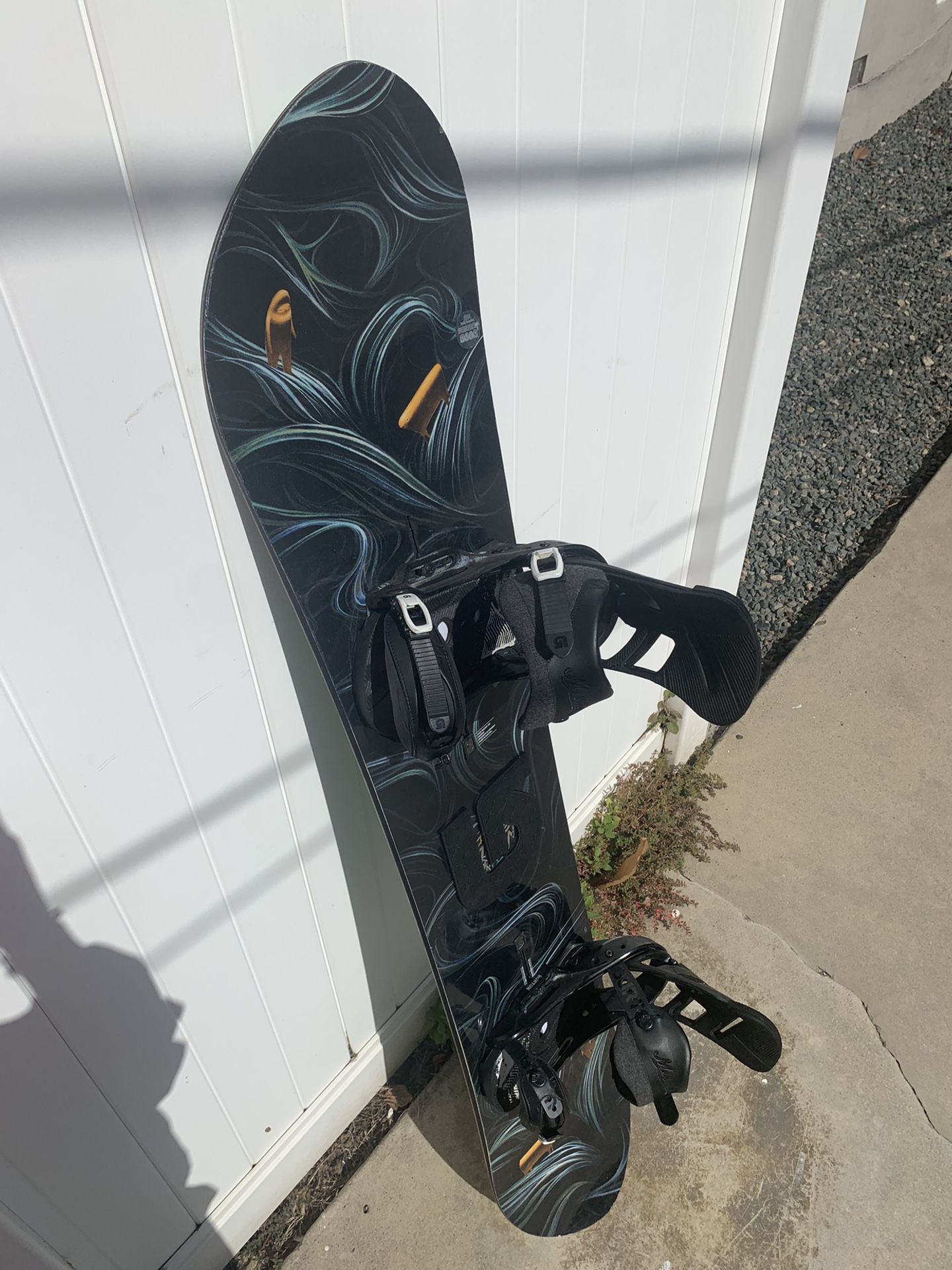 Burton Juice Wagon Snowboard (153cm) with Burton Bindings and Bag for
