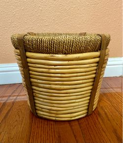 Beautiful Rattan and Seagrass plant stand 10” H X 9.5”W