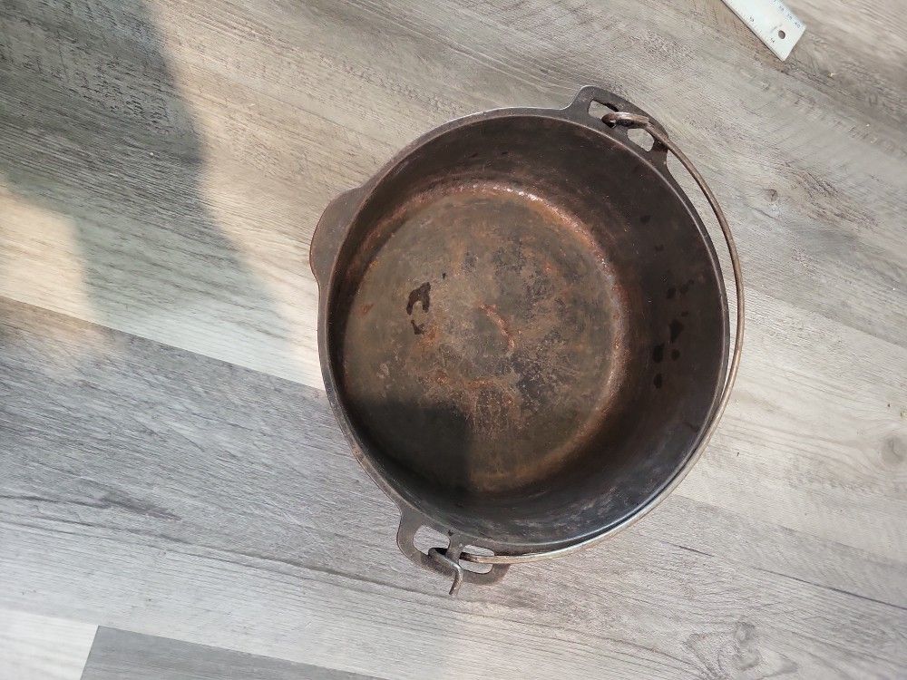 Vintage Unmarked Cast Iron Dutch Oven 5qt Made In Usa X No Lid