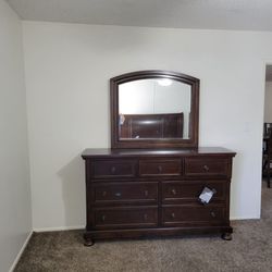Porter Dresser With Mirror 