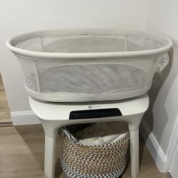 4 Moms Bassinet 