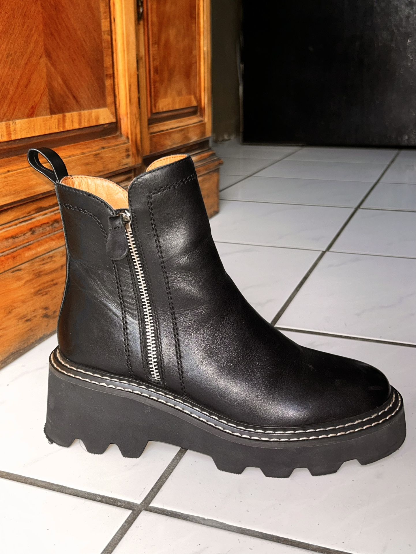 EOS Melbourne Bae Black Boots