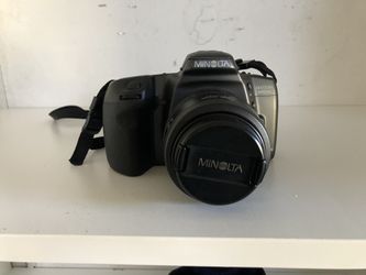 Minolta Maxxum 500 si 35 mm camera