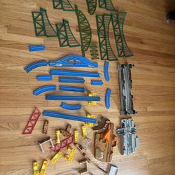 Tomy toy train tracks