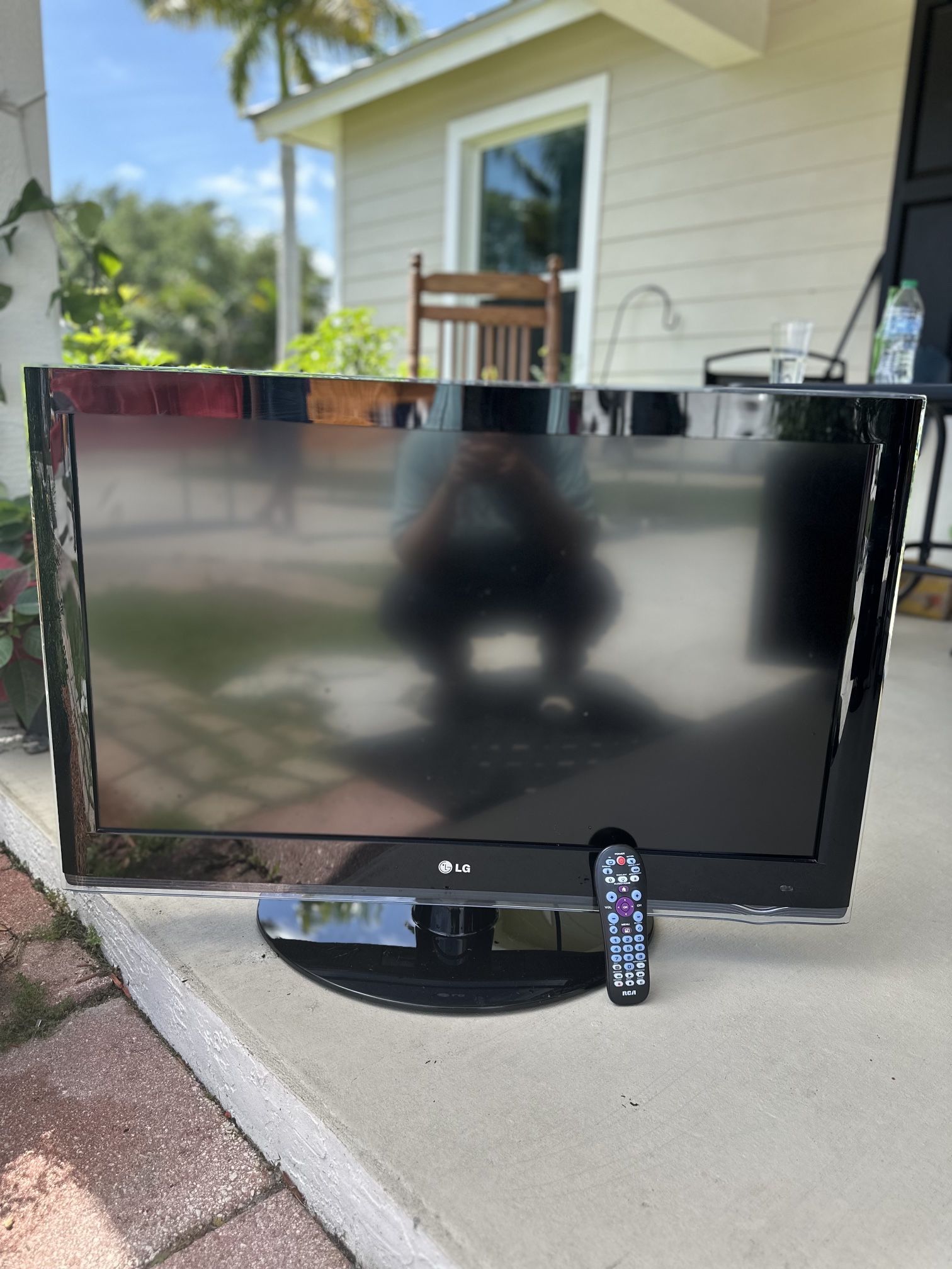 LG 37” TV