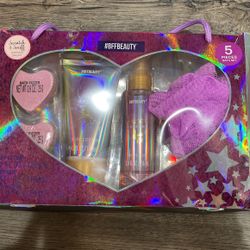 Unicorn dream scented lotion and body wash with two bath bombs