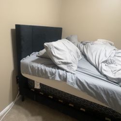 Full Size Bed With Bed Frame 