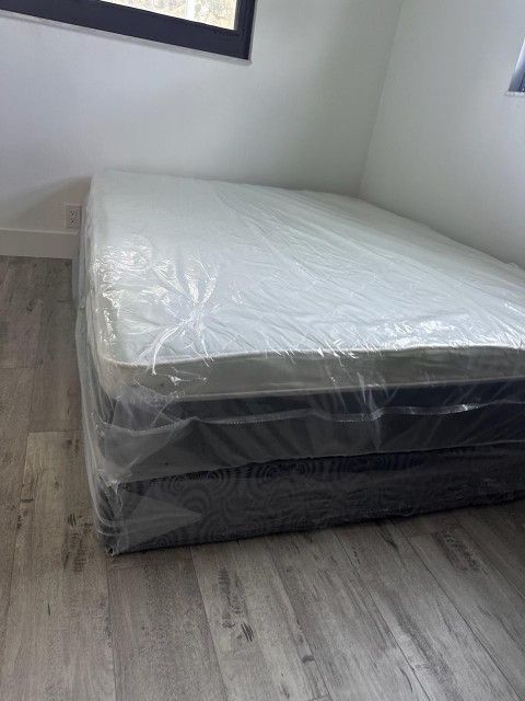 NEW QUEEN PILLOW-TOP SET MATTRESS AND BOX SPRING