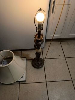 Traditional Elegant Tall Console Buffet Credenza Accent Table Lamp