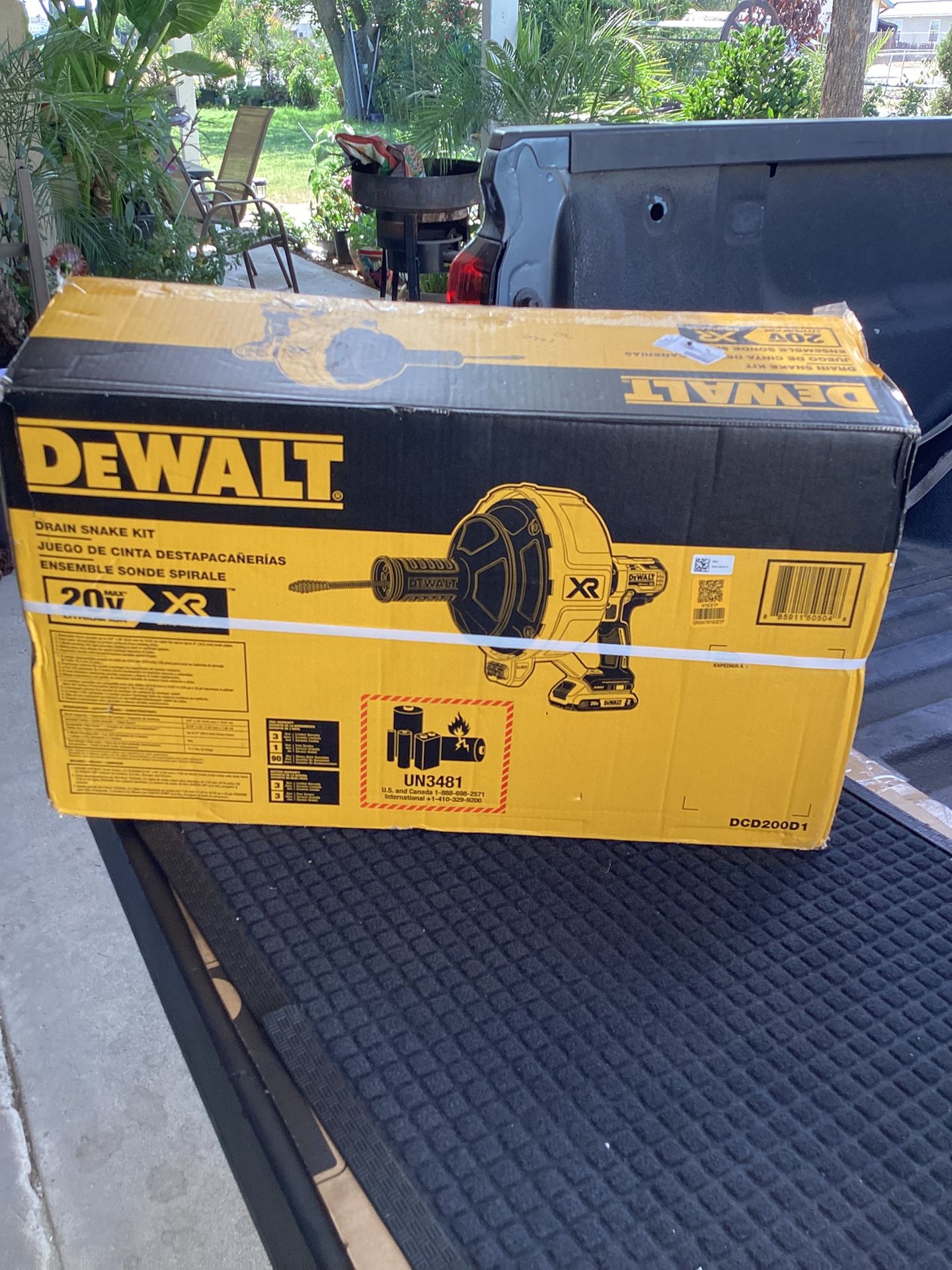 DEWALT 20-VOLT 5/16-IN DIA X 35-FT BLACK OXIDE CORDLESS MACHINE AUGERS 2 AH BATTERY AND CHARGER INCLUDED