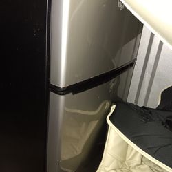 Whirlpool Mini Fridge 
