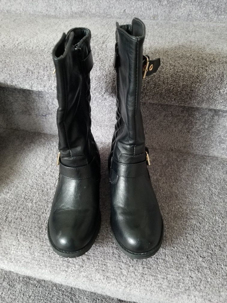 Girls boots - sz 2