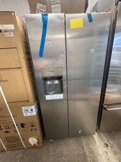 33 inch side by side Frigidaire Refrigerator