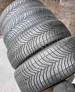 225 60 18 Michelin tires Con 80% de Vida Las 4