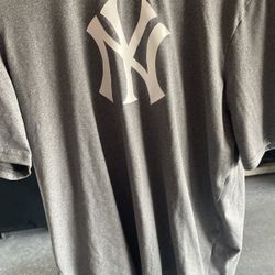 By Yankees Hoodie Grey Size Medium Short Sleeve