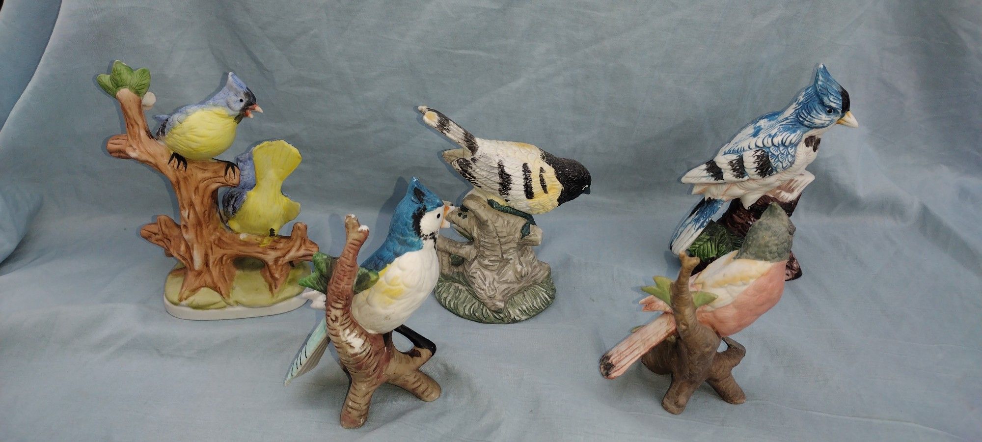 VINTAGE PORCELAIN CERAMIC FIGURINE BLUE JAY COLLECTABLES