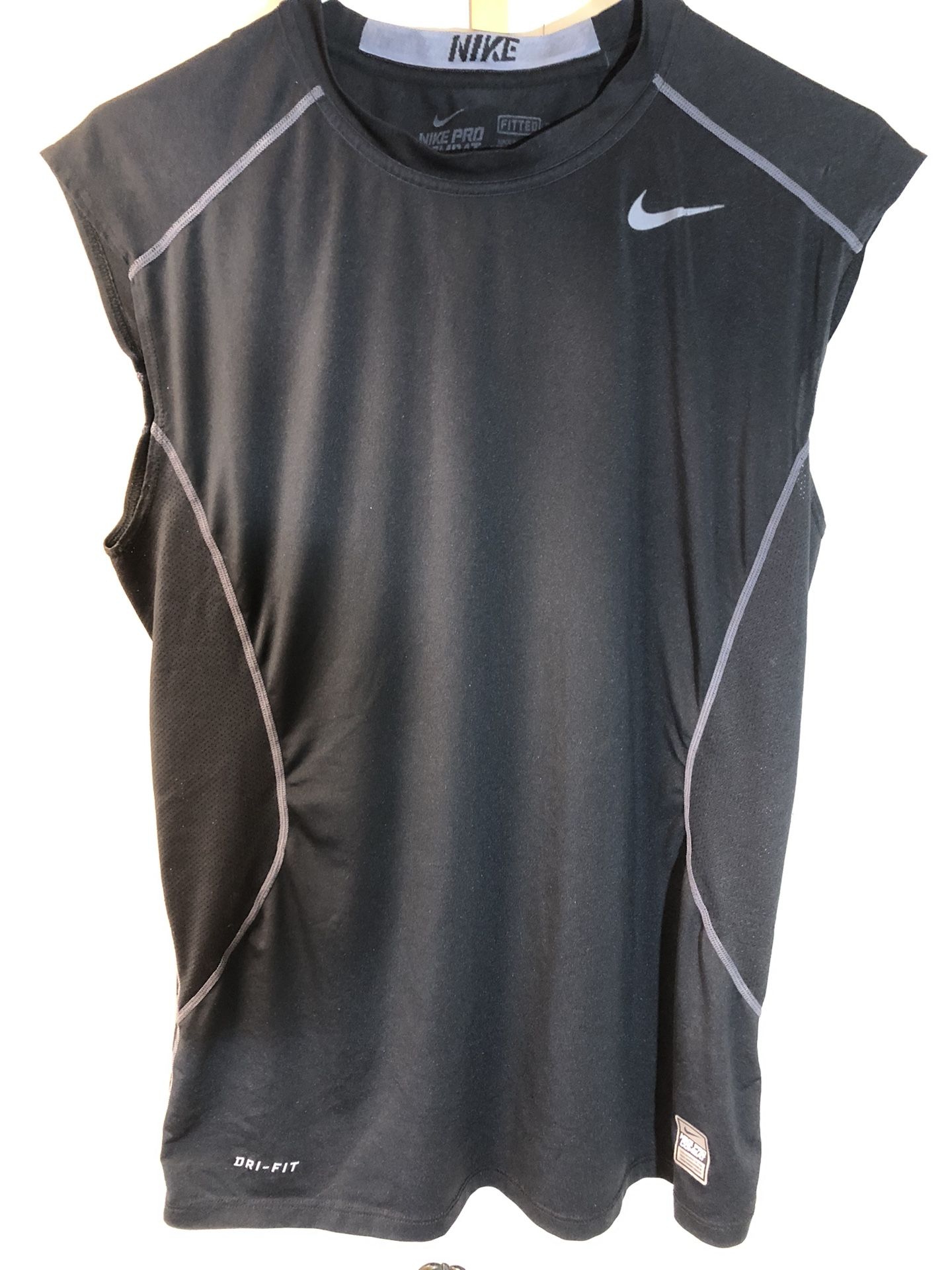 Nike Pro Combat Fitted Sleeveless T-shirt