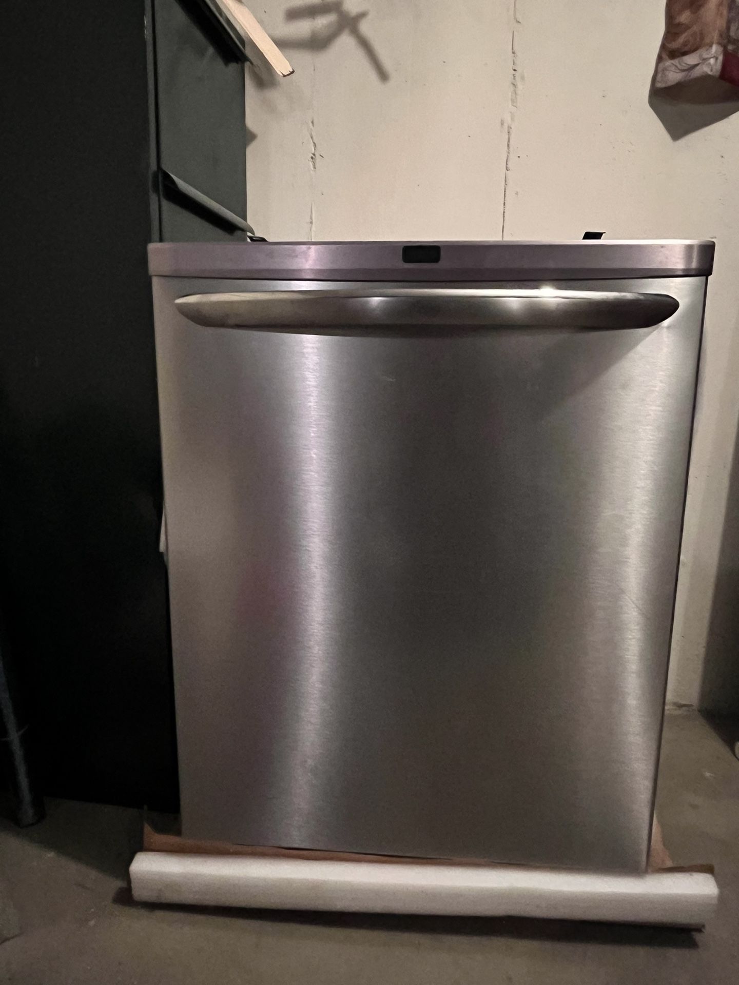 Frigidaire Dishwasher