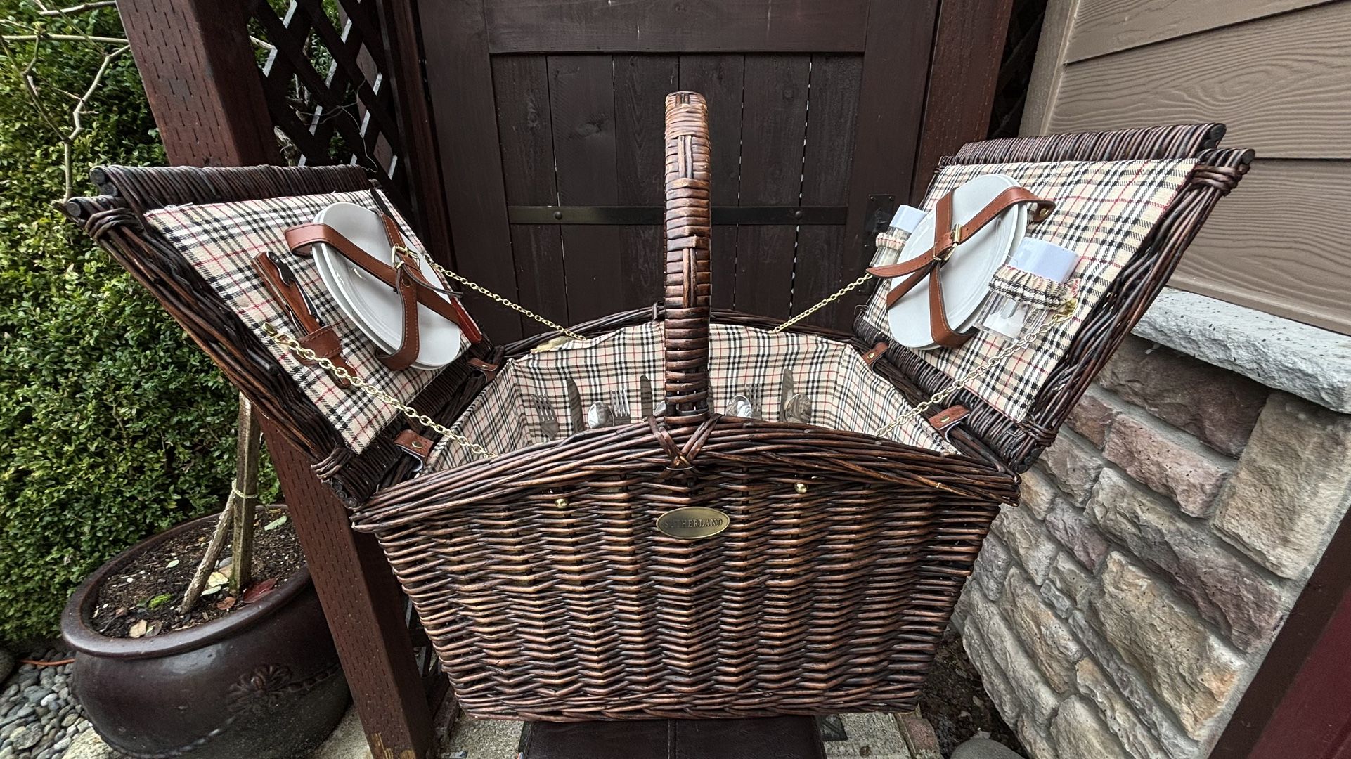 Sutherland Picnic Basket