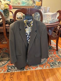 ***MOVING SALE *** BUNDLE  OF CLOTHES  SHOES  BAGS***