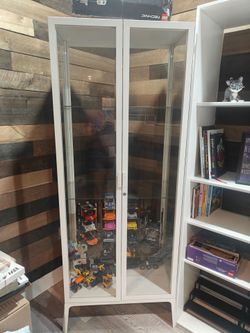 Glassdoor cabinet White