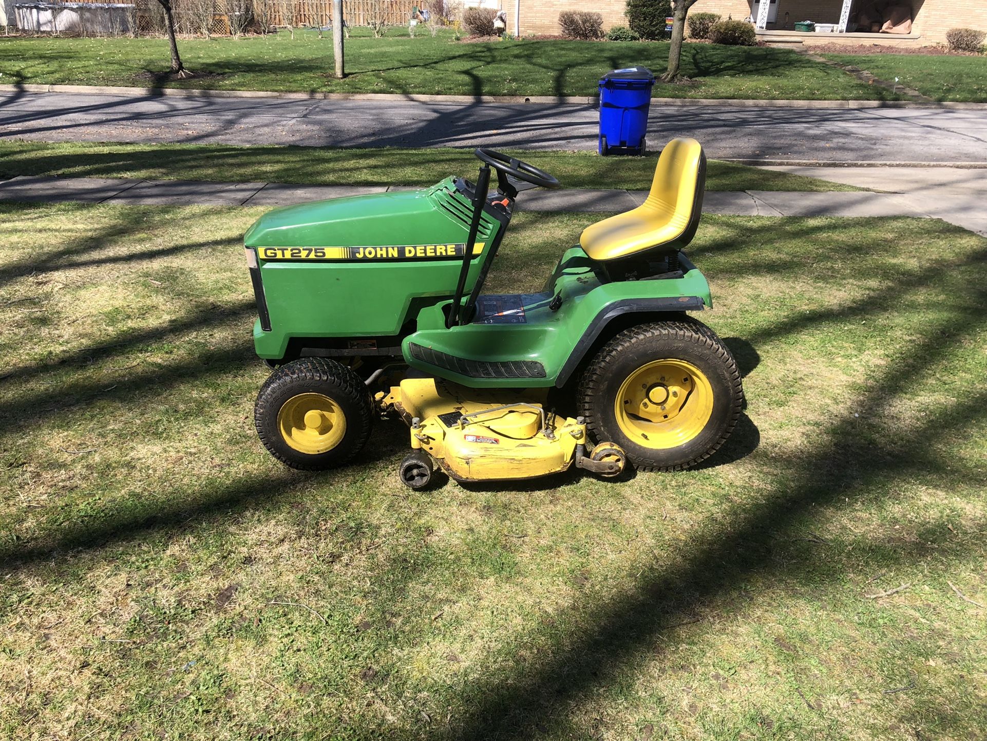 John Deere GT275 Lawn Tractor