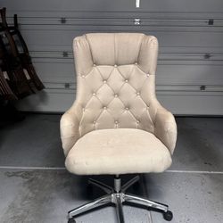 $65 Beautiful and comfortable Beige office chair 