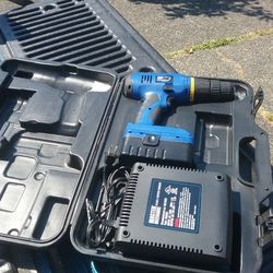 Cordless Drill Screw Gun 18.0 Volt With 1 Battery and Charger Master Mechanic