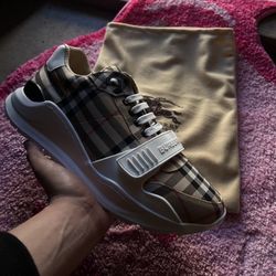 Burberry Shoes Size 11
