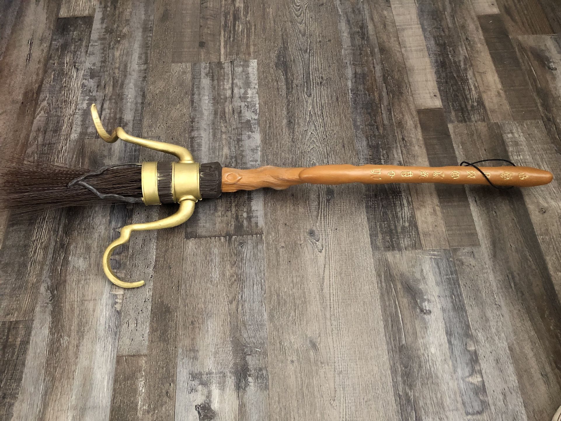 HARRY POTTER NIMBUS 2000 FLYING BROOM.