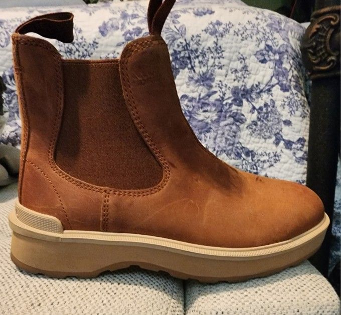 Women Boots Size 7.5