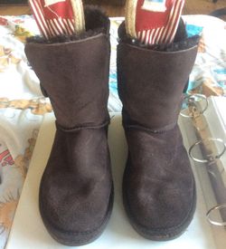 Brown uggs