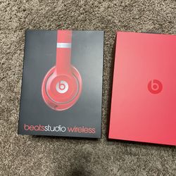 Studio headphones, Beats by Dre